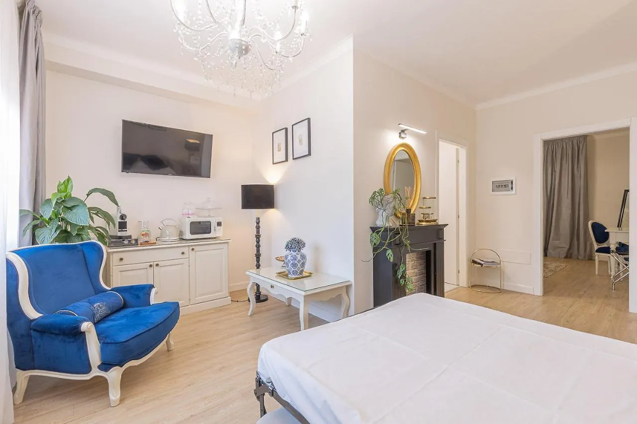 Crys: Apartments, Holiday, Business, Blu Verona