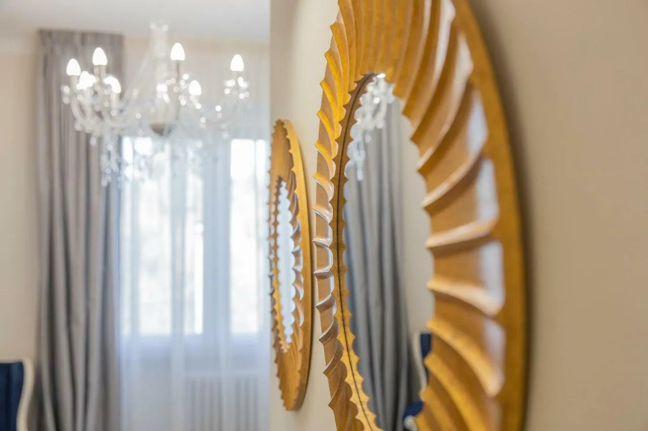 Crys: Apartments, Holiday, Business, Blu Verona