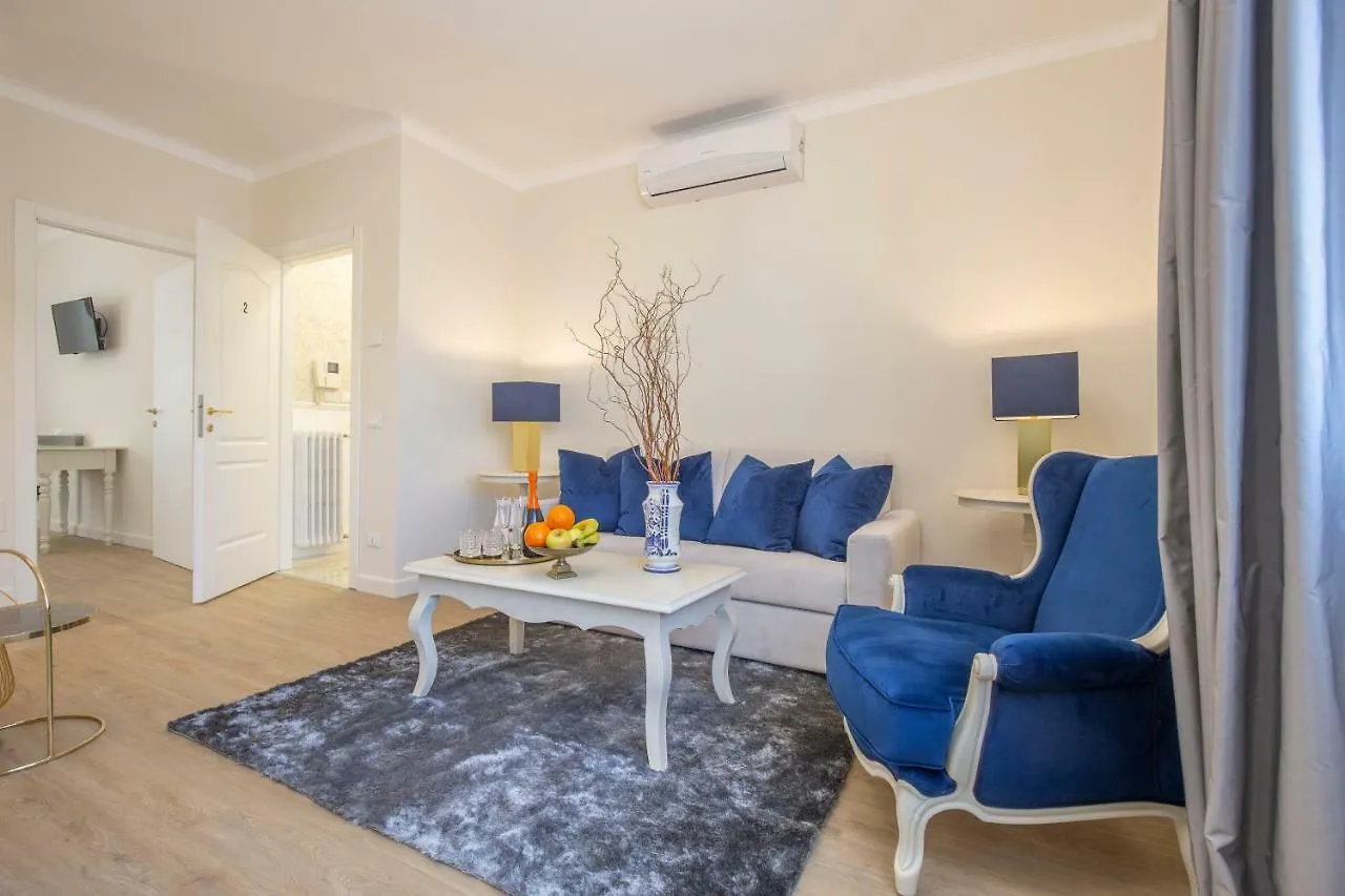 Crys: Apartments, Holiday, Business, Blu Verona Italy