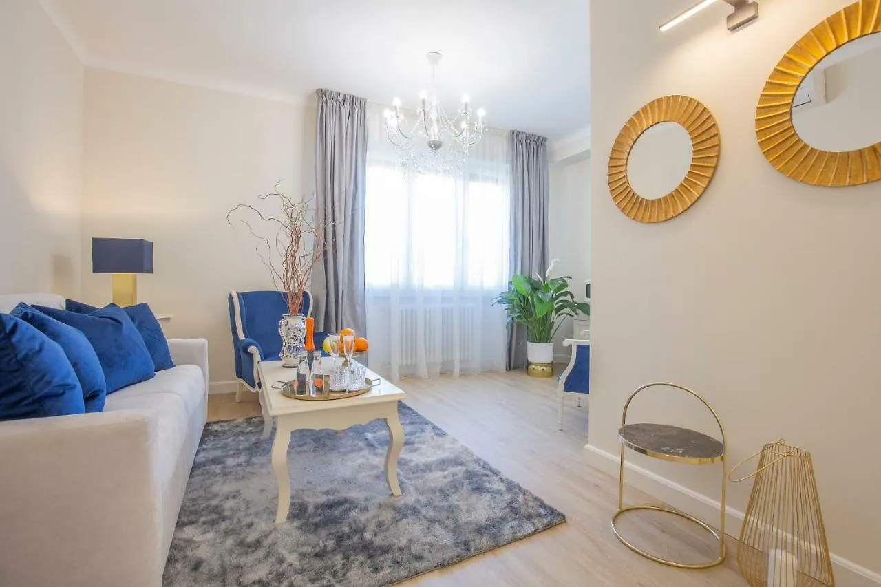 Crys: Apartments, Holiday, Business, Blu Verona 0*,  Italy