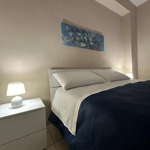 https://le-radici-delletna-holiday-house.sicilyhotelsitaly.net